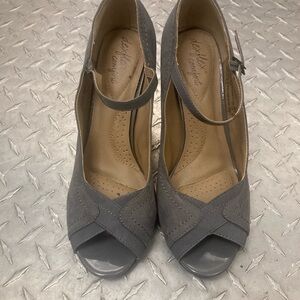 Payless Gray Peep Toe Heels Sz 8